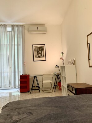 3 bedrooms, iron/ironing board, WiFi, bed sheets - In the heart of the Spanish quarters (Napoli)