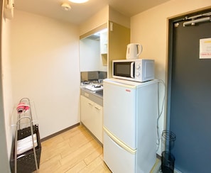 Apartment, 1 Bedroom | Private kitchenette | Mini-fridge, microwave, stovetop, toaster