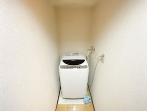 Apartment, 1 Bedroom | Laundry