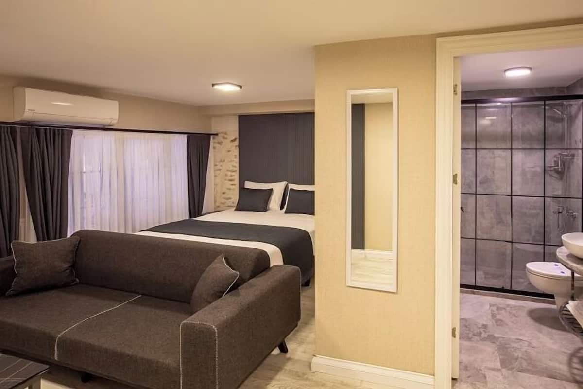 1 bedroom, hypo-allergenic bedding, pillowtop beds, in-room safe