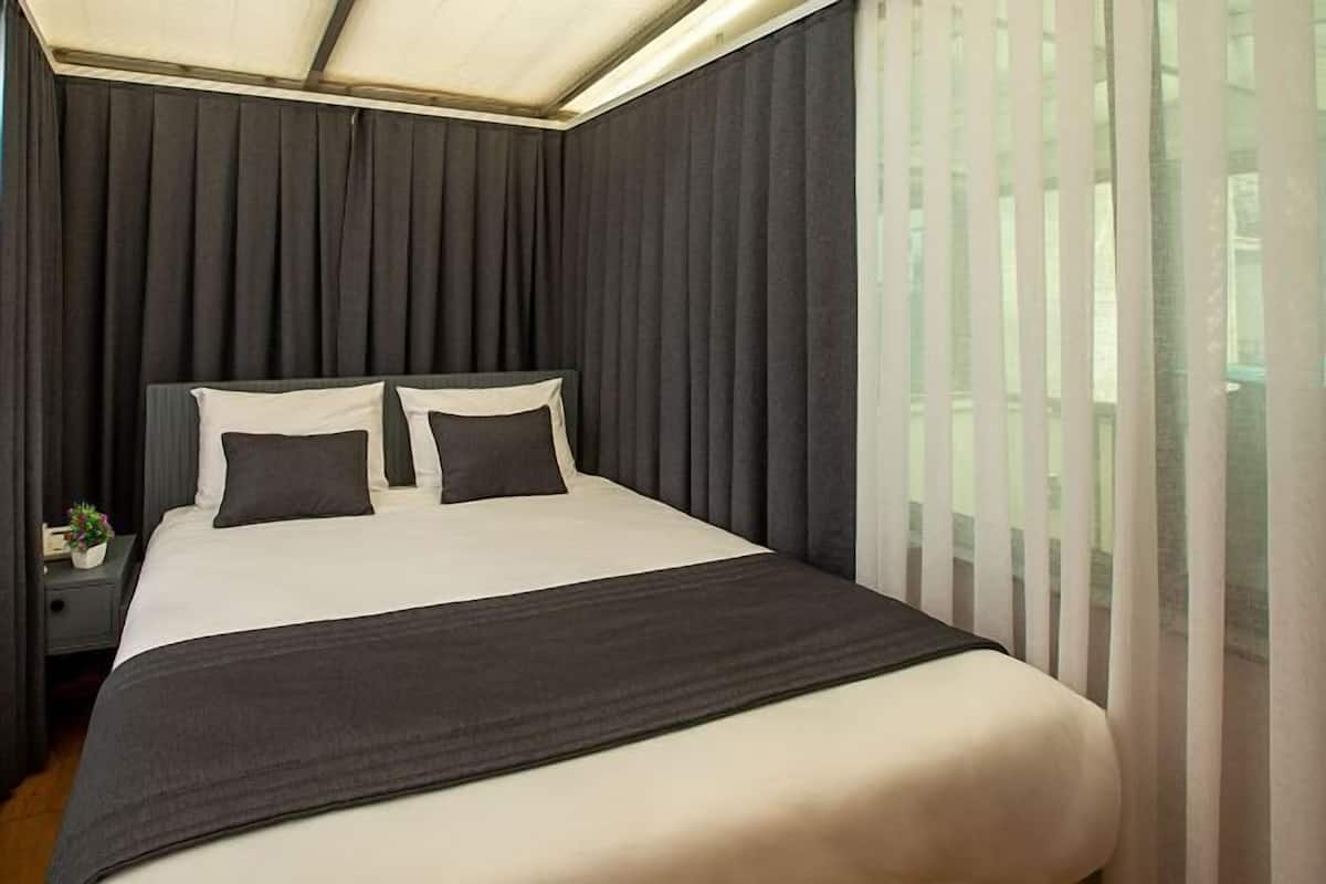 1 bedroom, hypo-allergenic bedding, pillowtop beds, in-room safe