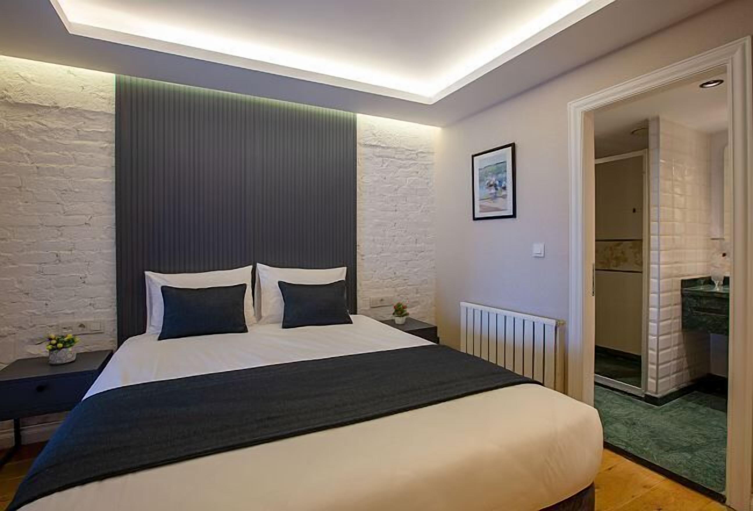 低刺激性寝具、ピロートップベッド、セーフティボックス (室内)、客室ごとに異なる装飾