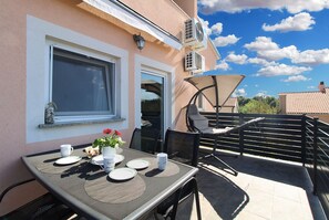 屋外ダイニングエリア