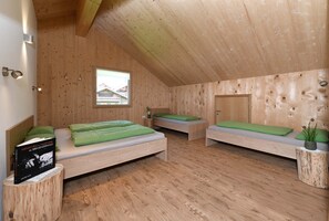 3 makuuhuonetta, vauvan matkasänky, Wi-Fi, vuodevaatteet