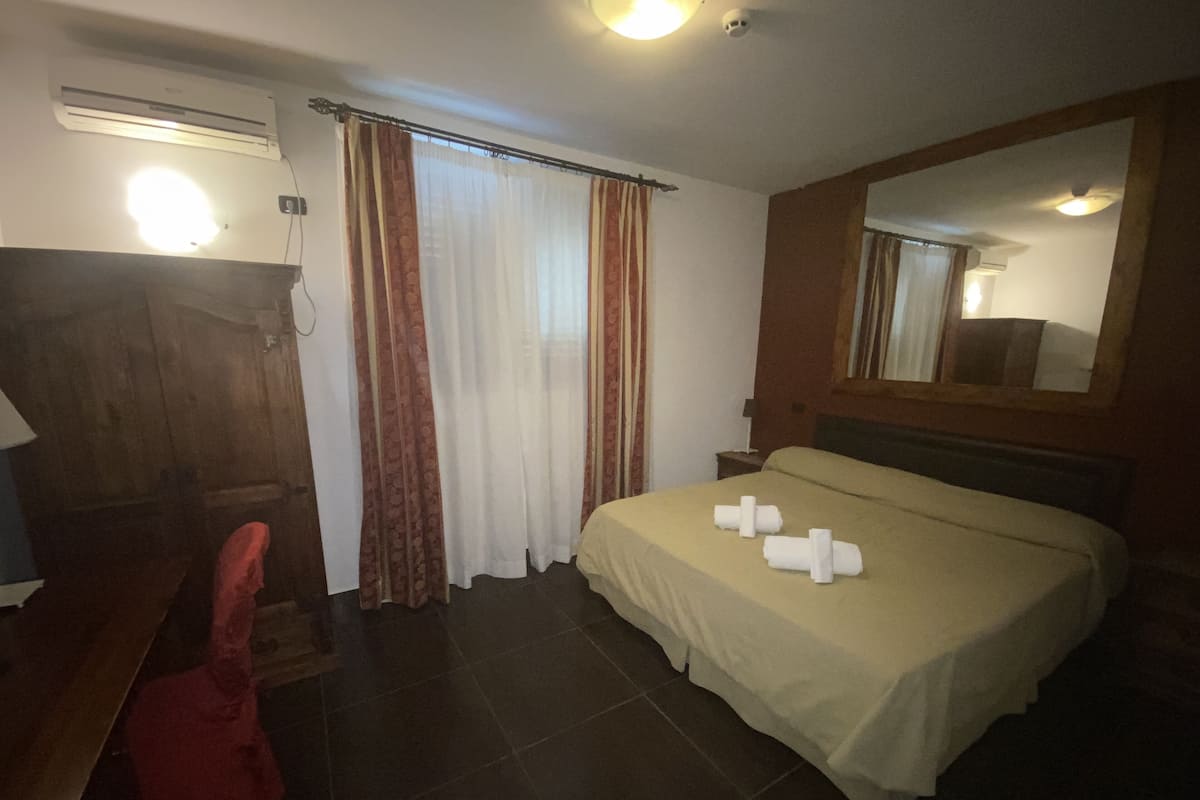 Chambre Double ou avec lits jumeaux | Bureau, draps fournis