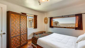 1 bedroom, desk, iron/ironing board, internet