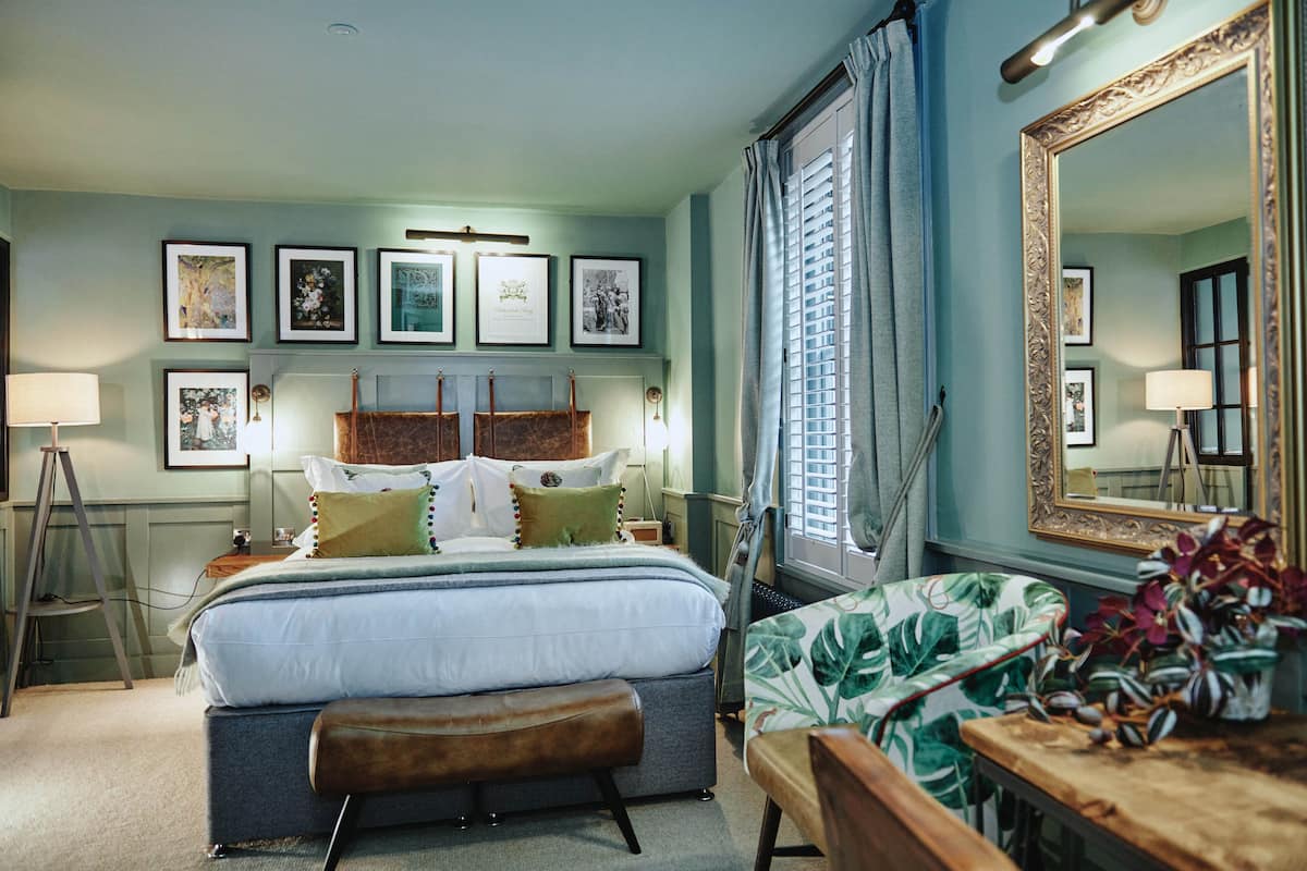 Executive Double Room | 1 bedroom, premium bedding, in-room safe, iron/ironing board