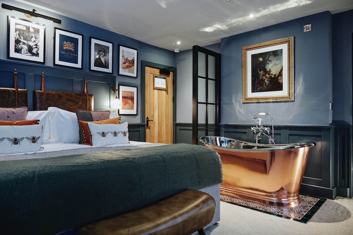 Premium Studio | 1 bedroom, premium bedding, in-room safe, iron/ironing board