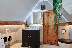 Suite | Bathroom | Free toiletries, hair dryer, slippers, towels - The Kings Arms (Egham)