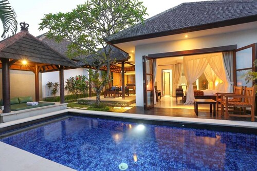 TROPICAL & QUITE VILLA BETWEEN SEMINYAK AND CANGGU