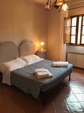 3 chambres, fer et planche à repasser, Wi-Fi gratuit, draps fournis