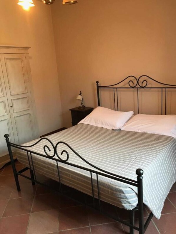 3 chambres, fer et planche à repasser, Wi-Fi gratuit, draps fournis