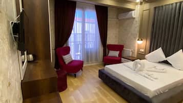 Quarto casal standard | Ferros/tábuas de passar roupa, Wi-Fi de cortesia, roupa de cama