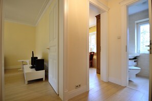 Apartment | Living area | 40-inch TV with cable channels