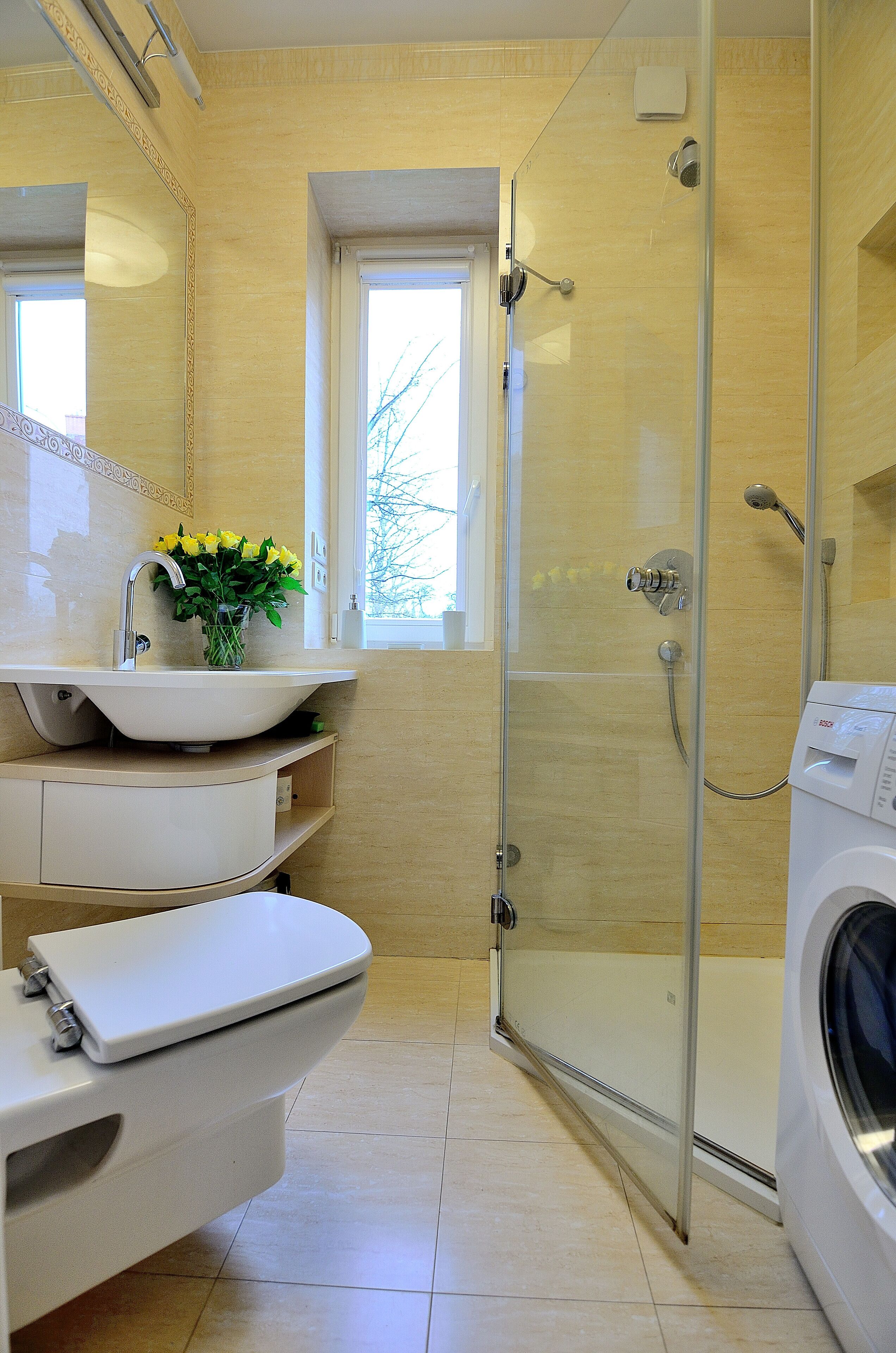 Apartamento | Banheiro | Chuveiro, toalhas de banho, shampoo 