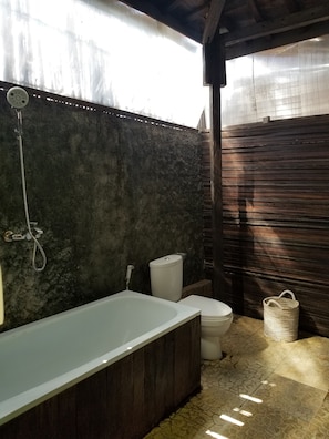 Romantic Studio | Bathroom