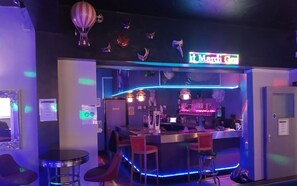 住宿內酒吧