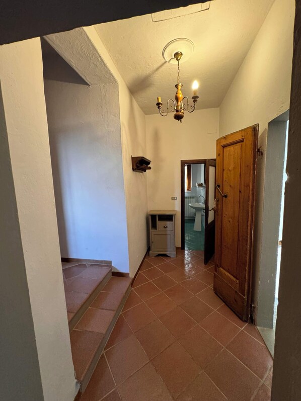 Interior - Morellino-family apartament with panoramic gazebo-Agriturismo San Jacopo (Reggello)