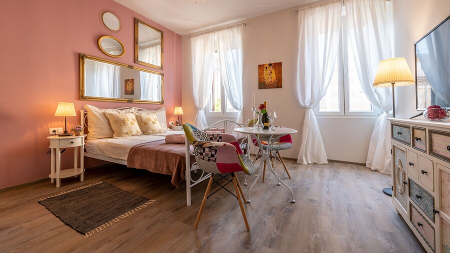 Old City Studios 2 - Adults only