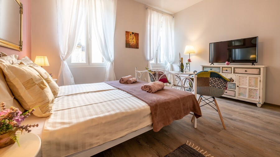 Old City Studios 2 - Adults only