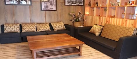 Coin salon dans le hall