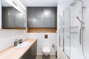 Departamento | Baño | Regadera, secadora de cabello, toallas 