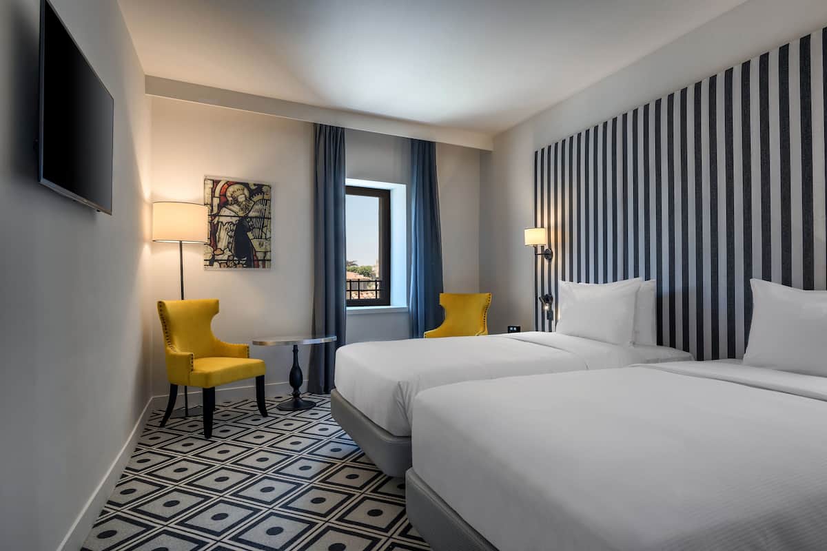 classic twin room | 1 bedroom, minibar, in-room safe, soundproofing