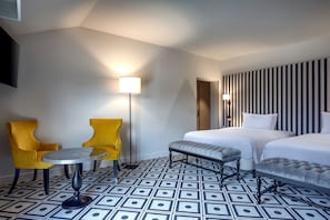 Junior Suite, 2 Double Beds, City View | 1 bedroom, minibar, in-room safe, soundproofing