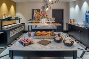 Frukostbuffé varje dag mot avgift