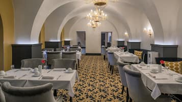 Desayuno buffet (EUR 25 por persona)