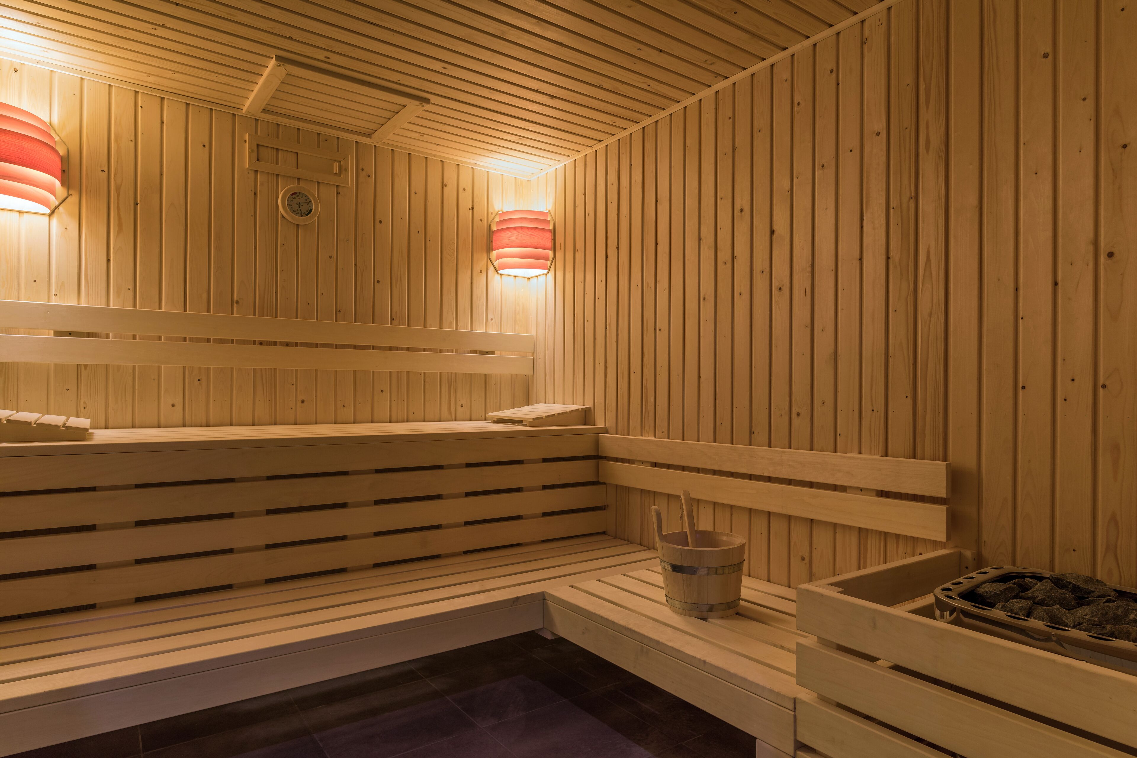 sauna, hot tub, steam room, body treatments, aromatherapy, body scrubs