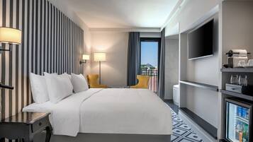 Minibar, Zimmersafe, schallisolierte Zimmer, BĂŒgeleisen/BĂŒgelbrett