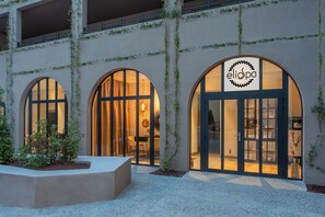 桑拿、热水浴缸、湿蒸房、身体护理、芳香疗法、身体磨砂