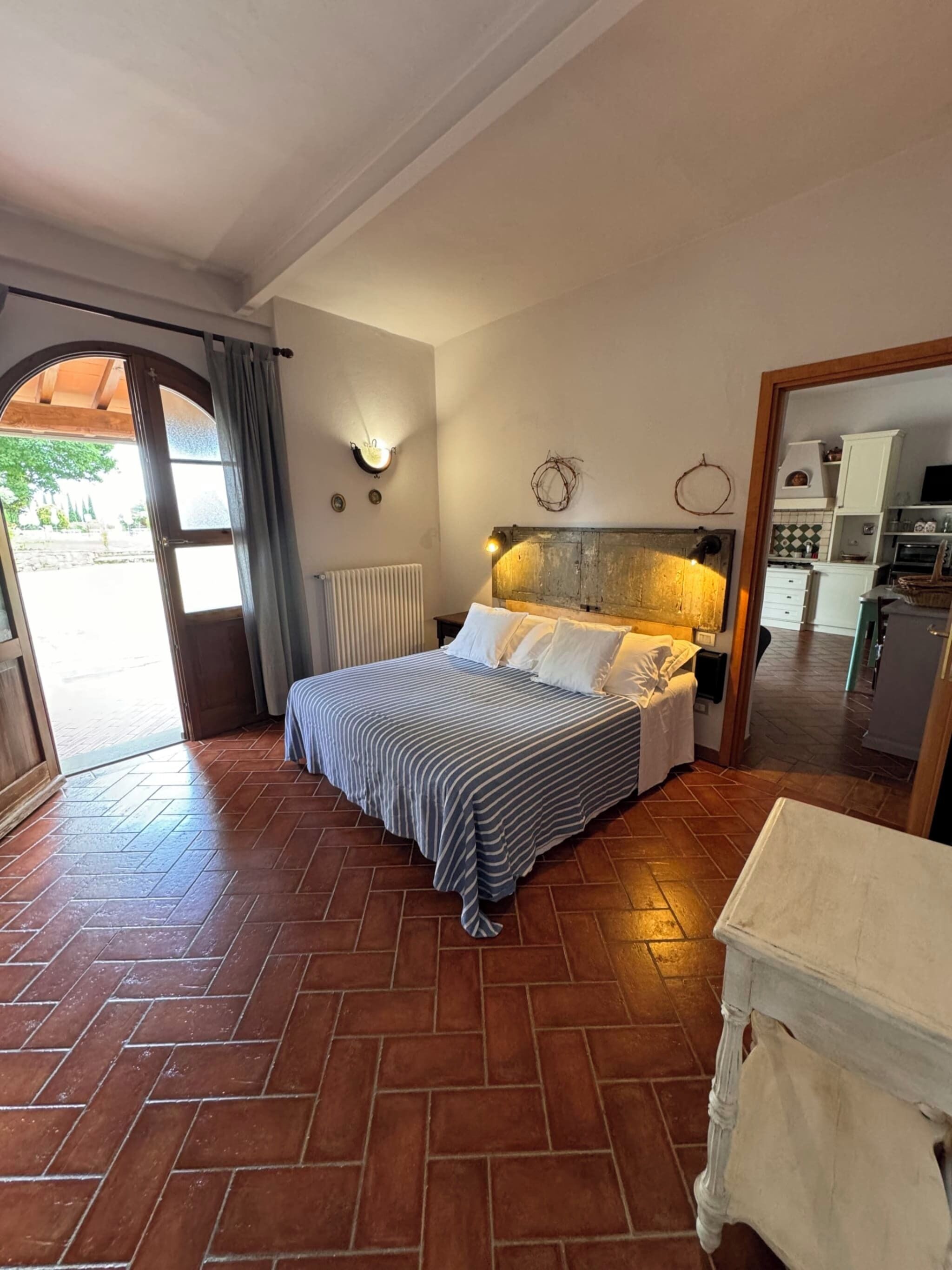 1 habitación y ropa de cama 