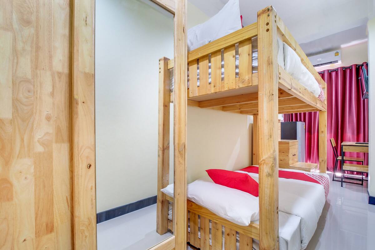 Desk, free WiFi, bed sheets