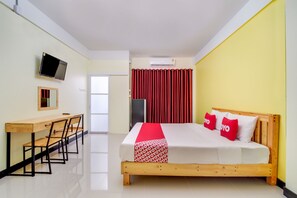 Desk, free WiFi, bed sheets