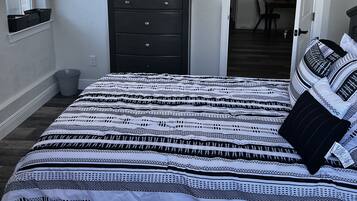 3 habitaciones y ropa de cama