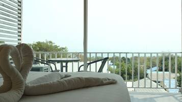 Deluxe Double Room, Sea View | Desk, free WiFi