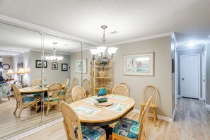 Dining - Resort-Style Condo in St Simons ~ 1 Mi to Pier! (St. Simons)