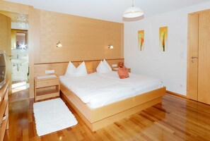 1 bedroom, WiFi, bed sheets - Double room (type A) Z-NR. 1 - Greber Christine - bed and breakfast Fernblick (Schoppernau)