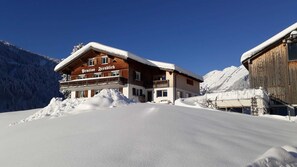 A two-story building with a sign reading 'Vension Fernblick.' - Double room (type A) Z-NR. 6 - Greber Christine - bed and breakfast Fernblick (Schoppernau)