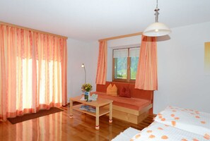 1 bedroom, WiFi, bed sheets - Double room (type A) Z-NR. 6 - Greber Christine - bed and breakfast Fernblick (Schoppernau)