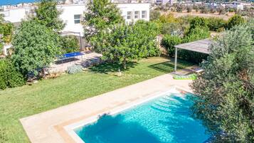 Außenpool, Liegestühle