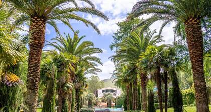 Comfortable T2 in Cambo-Les-Bains with Terrace and Parking