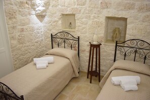 2 chambres, fer et planche à repasser, Wi-Fi gratuit, draps fournis