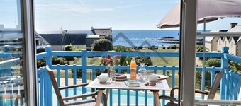 One-bedroom apartment with balcony, sea view and pool