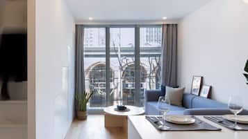 Elite Loft | 1 bedroom, in-room safe, desk, blackout drapes