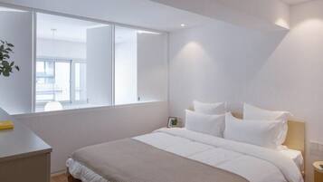 Caja de seguridad en la habitación, escritorio y cortinas blackout