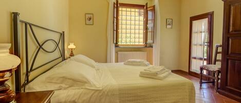 2 soverom, strykejern/-brett, wi-fi (inkludert) og sengetøy