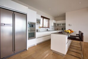 วิลล่า, หลายห้องนอน, ปลอดบุหรี่, ห้องครัว | ครัวส่วนตัว | ตู้เย็นขนาดใหญ่, ไมโครเวฟ, เตาอบ, เตาประกอบอาหาร